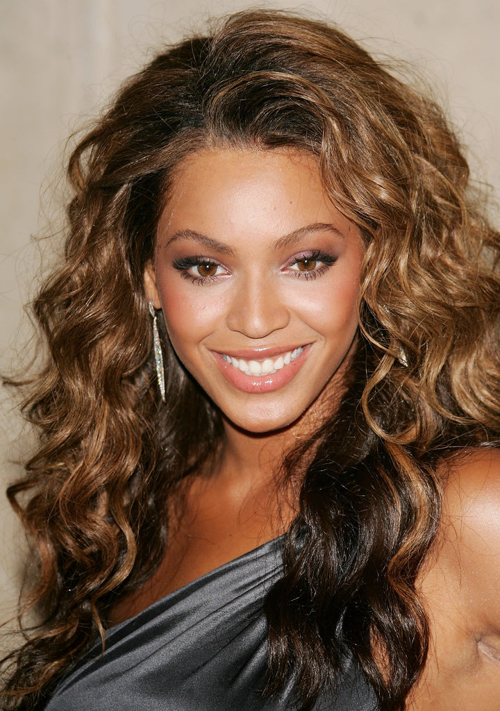 FIVE HAIRSTYLES TO TRY FOR YOUR HOLIDAY PARTY THIS YEAR
